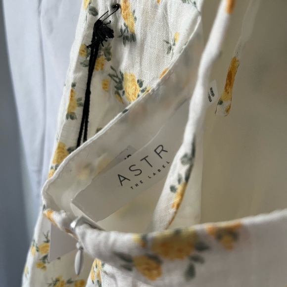 New ASTR The Label Mini Dress NWT  Floral Yellow Wedding Guest Garden Party - Picture 5 of 5